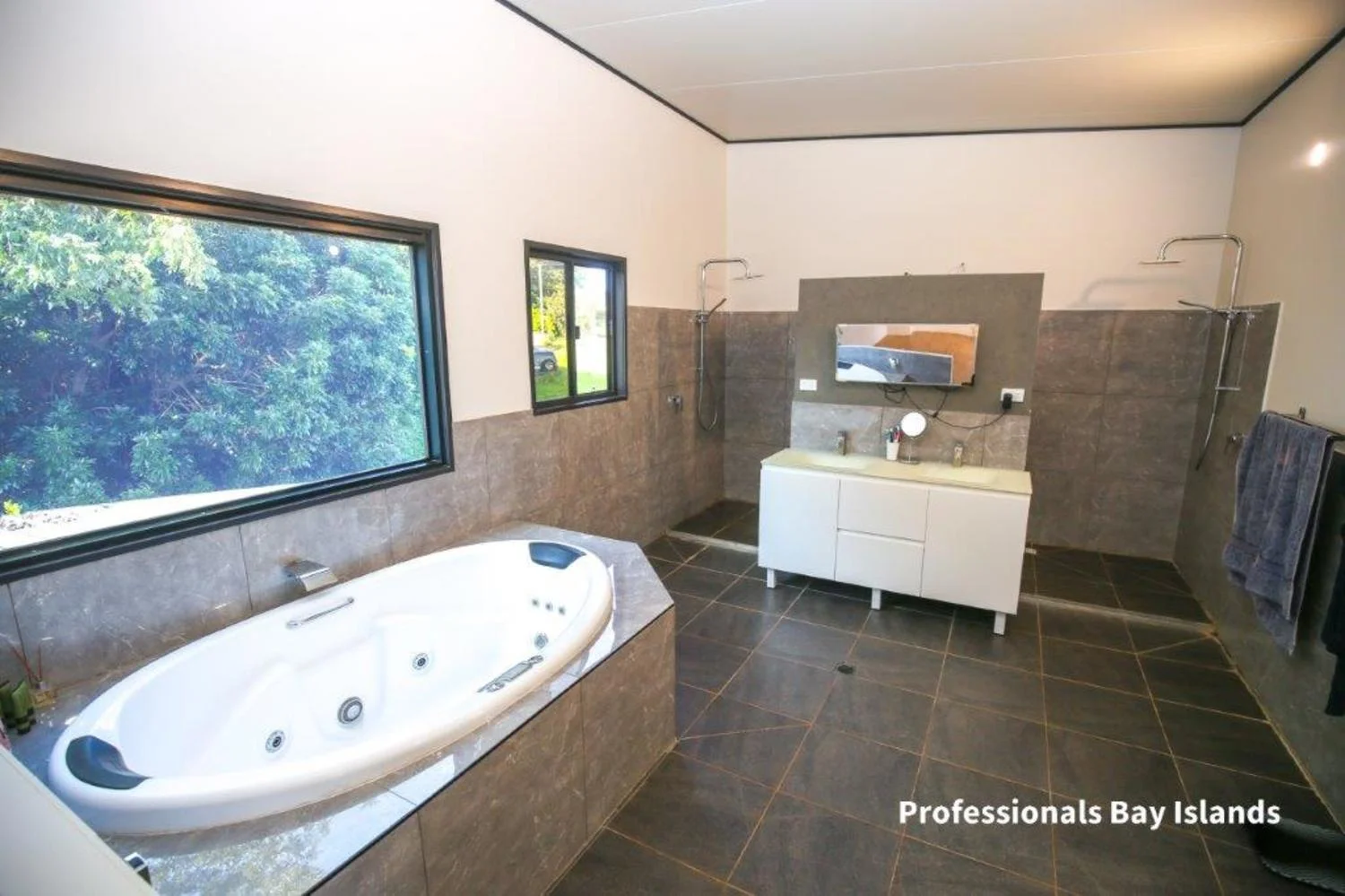 Additional image 22 of 3 View Outlook, Macleay Island QLD 4184