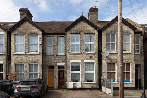 Carnarvon Road, South Woodford E18