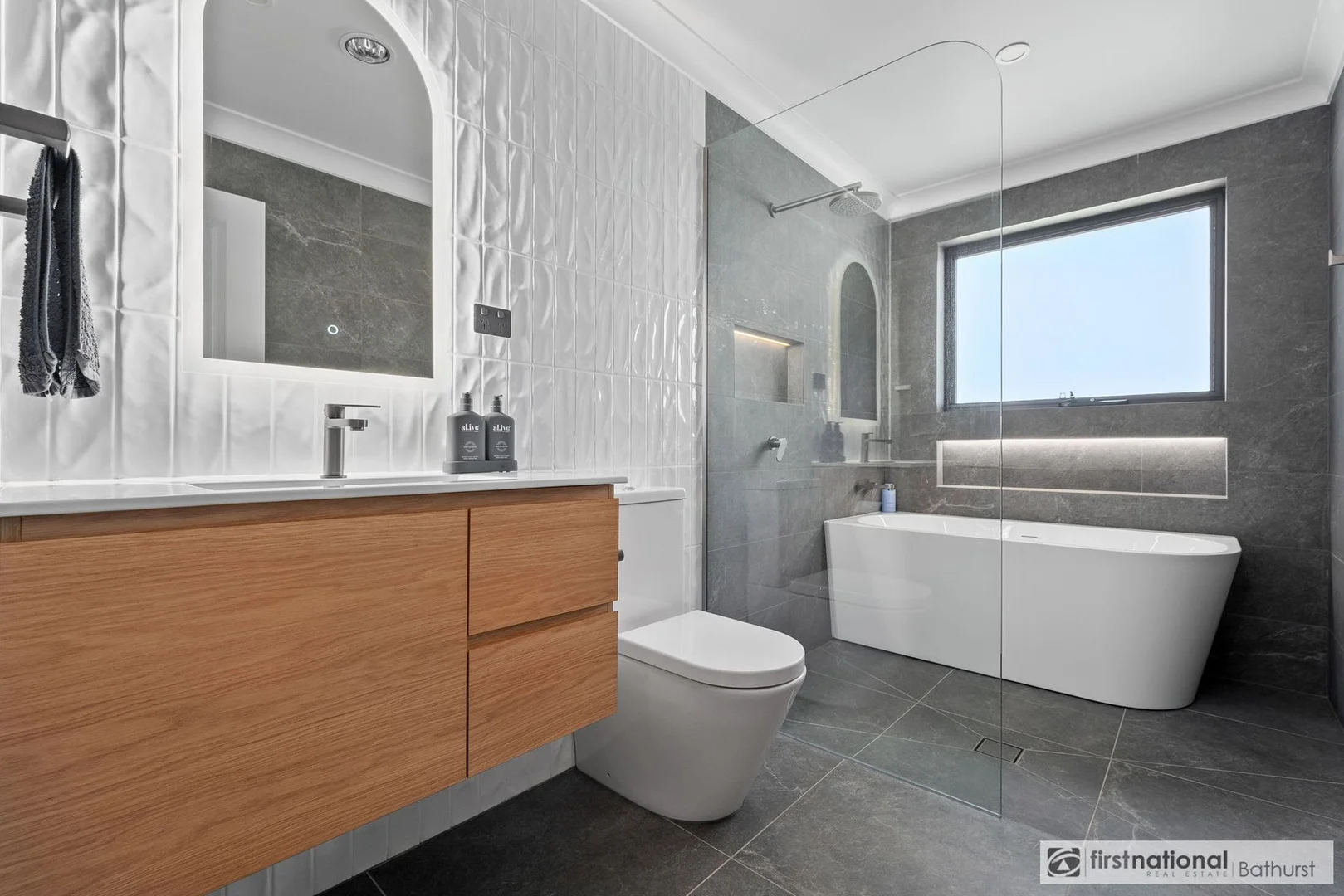 Additional image 15 of 2 Hoynes Circuit, Blayney NSW 2799