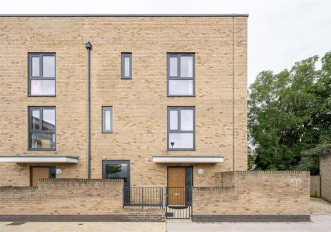 Parade Gardens, Highams Park E4