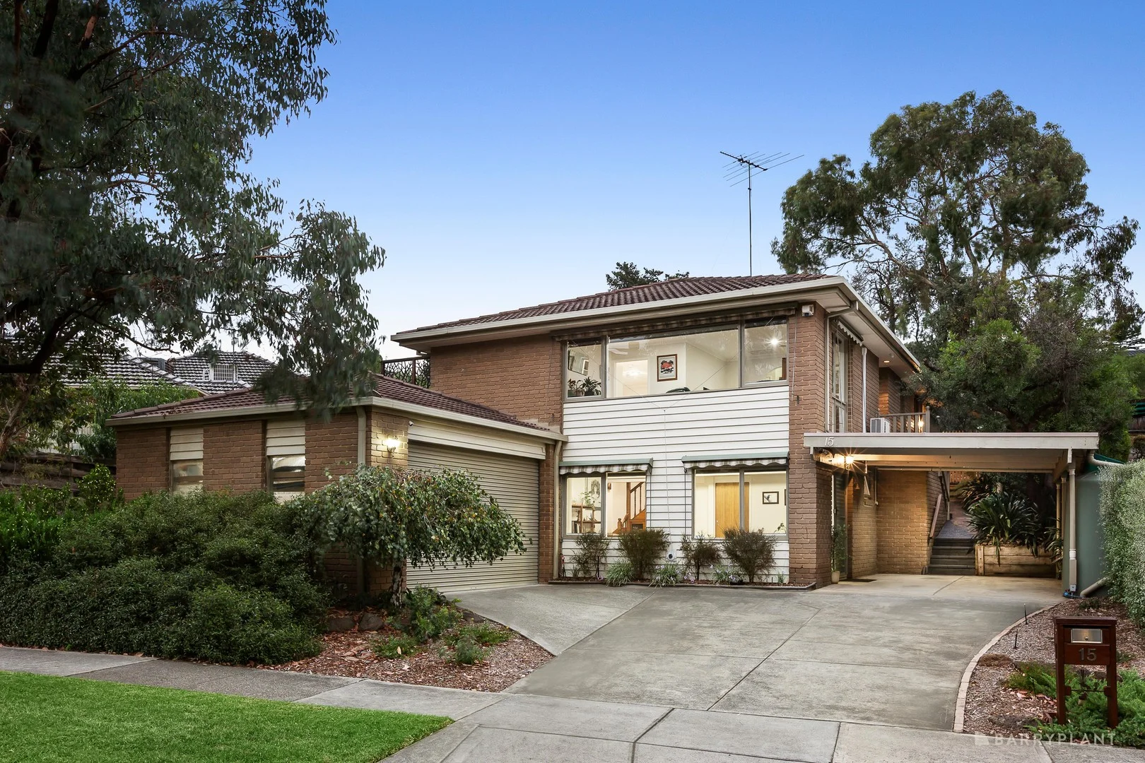 15 Long Valley Way, Doncaster East VIC 3109