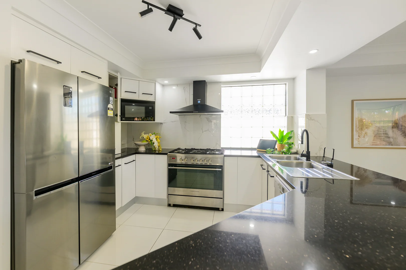 Additional image 10 of 12 Oxford Place, Arundel QLD 4214