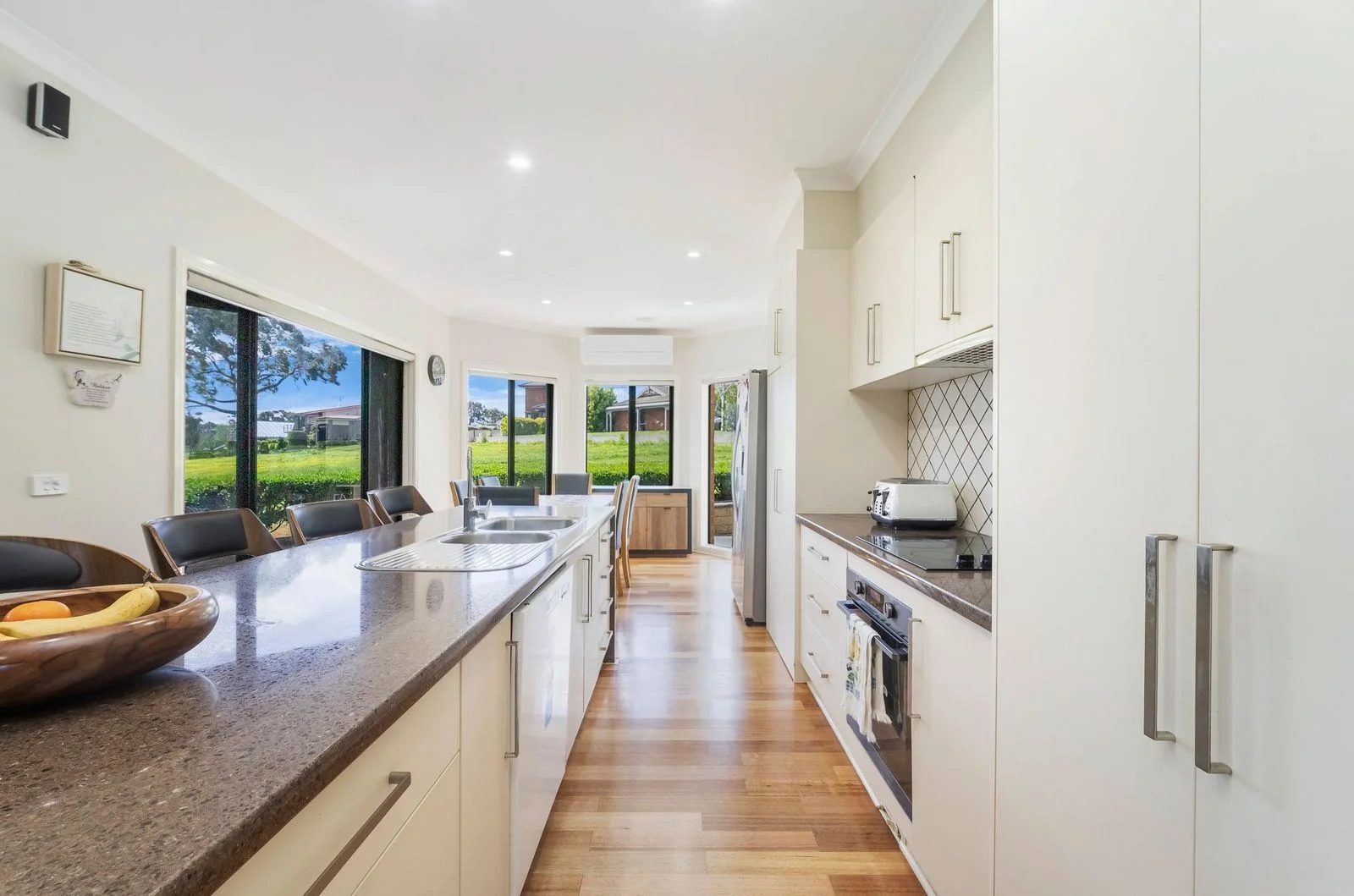 Additional image 2 of 28 Lakeside Court, Hamilton VIC 3300