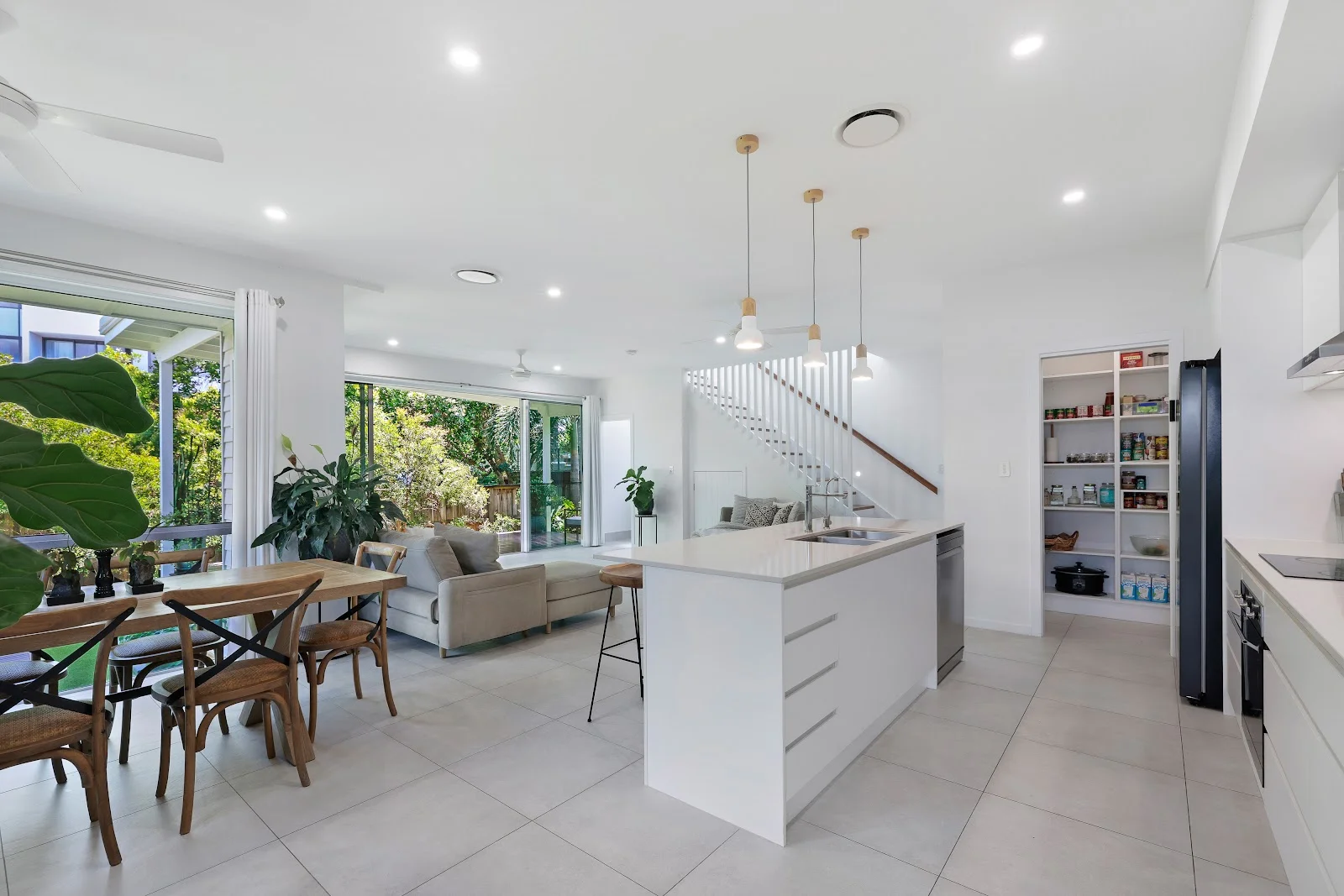 Additional image 2 of 2/19 Killowill Avenue, Paradise Point QLD 4216