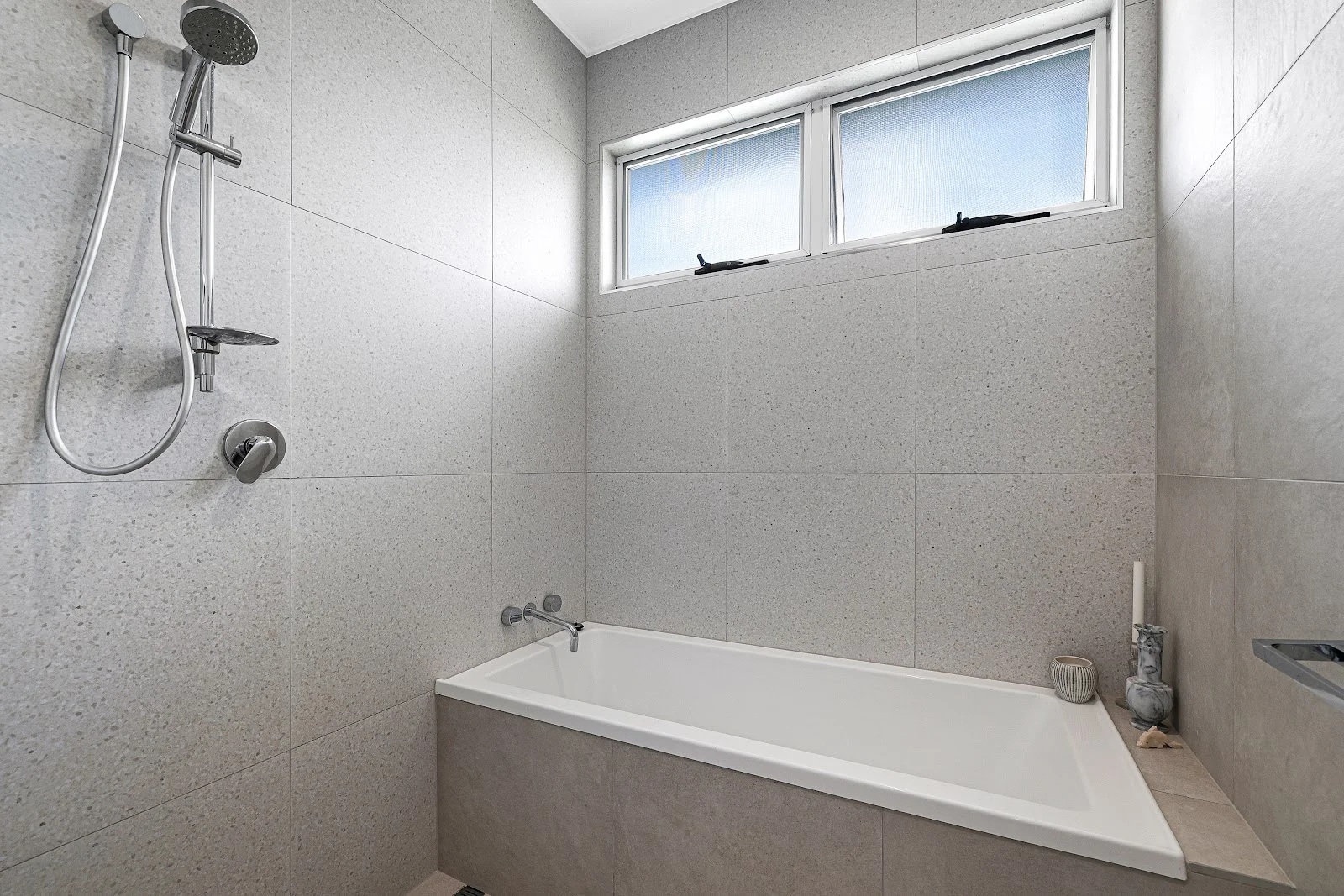 Additional image 23 of 2/19 Killowill Avenue, Paradise Point QLD 4216