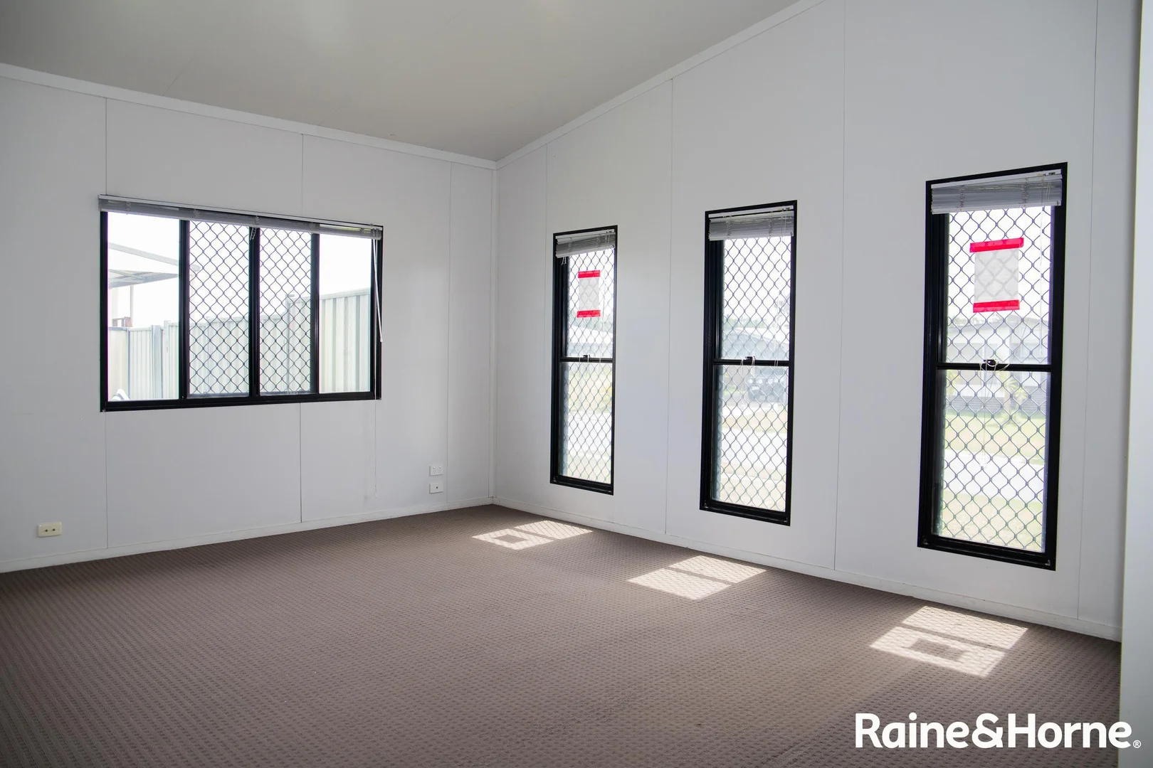 Additional image 2 of 11 Hannay Street, Moranbah QLD 4744