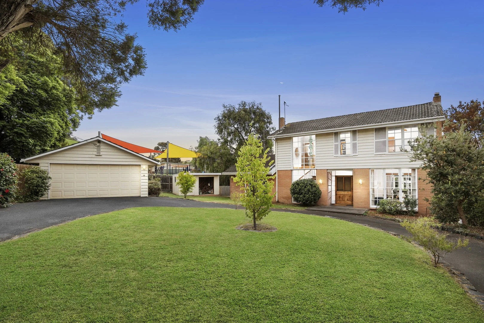 3 Bracken Court, Highton VIC 3216