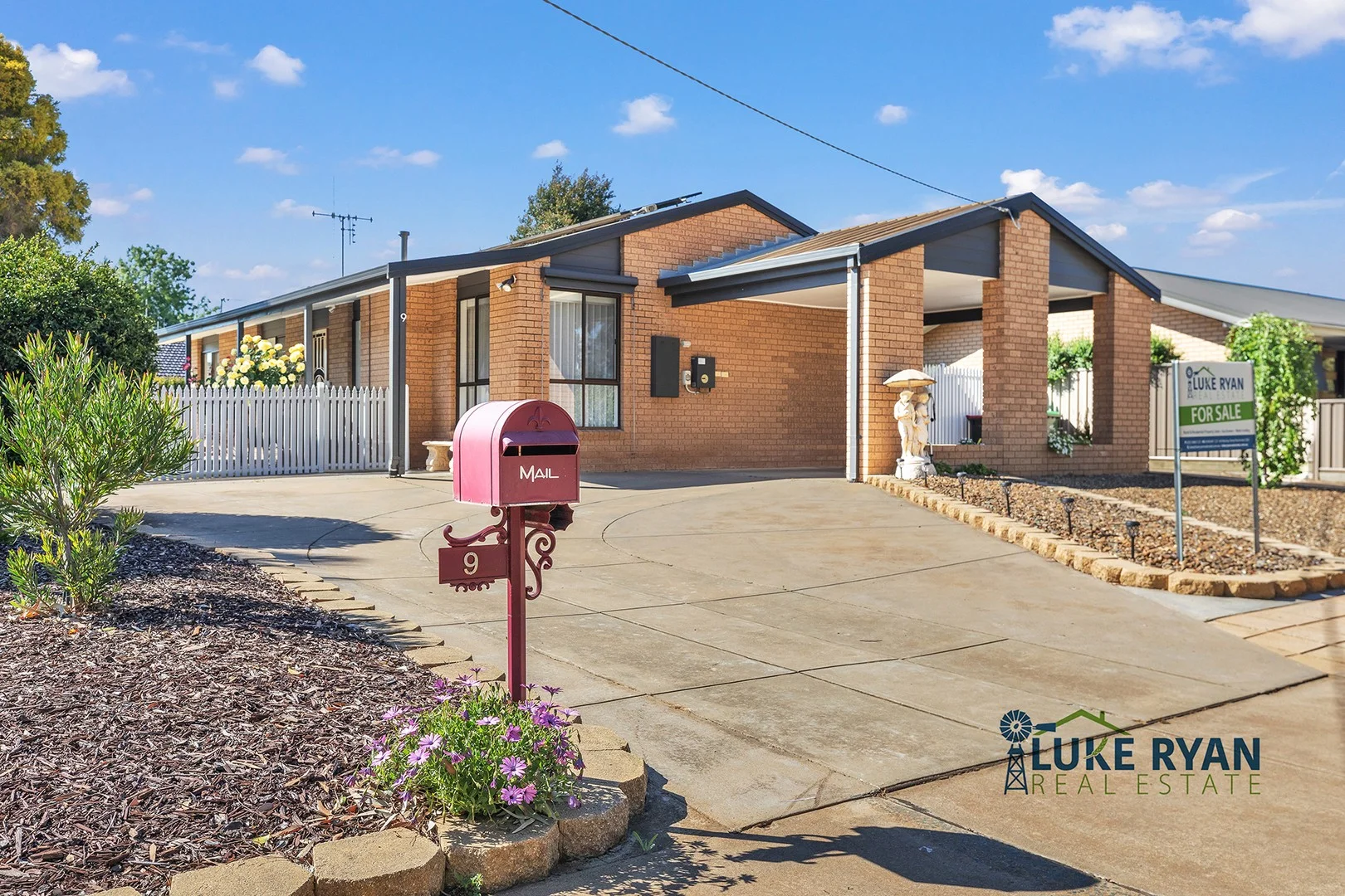 9 Moore Street, Rochester VIC 3561