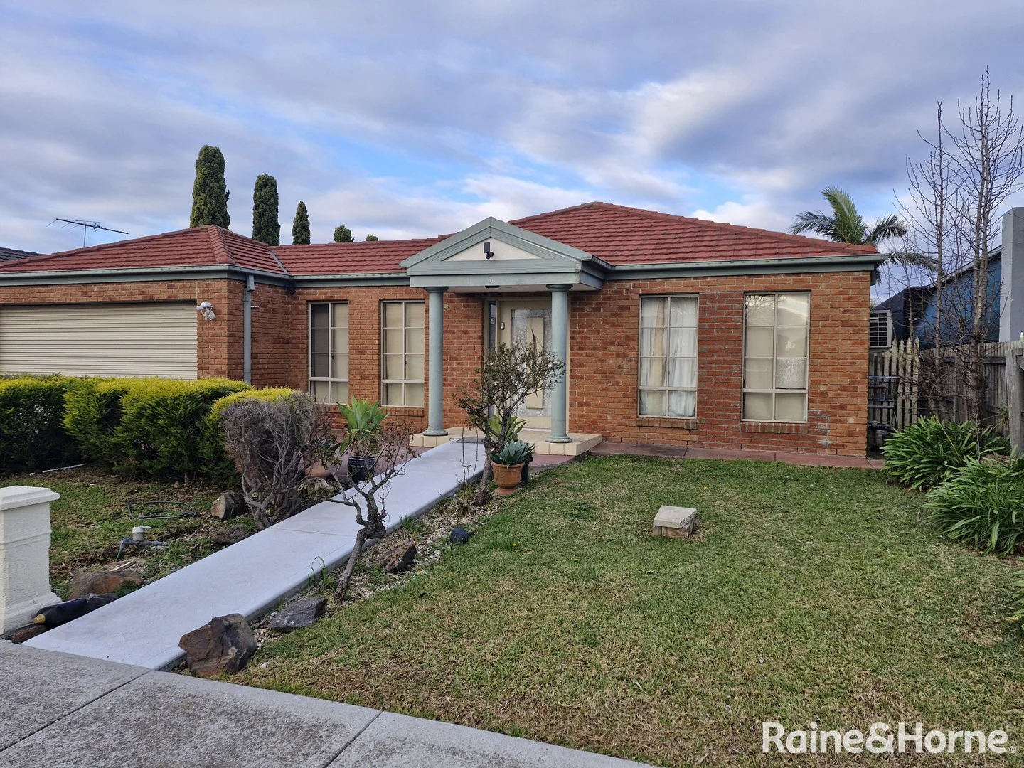 5 Rose Hedge Drive, Sydenham VIC 3037