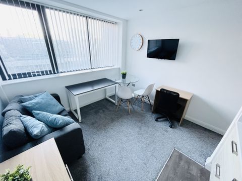 Bracken House, 44-58 Charles Street, Manchester, Lancashire M1, Studio to rent
