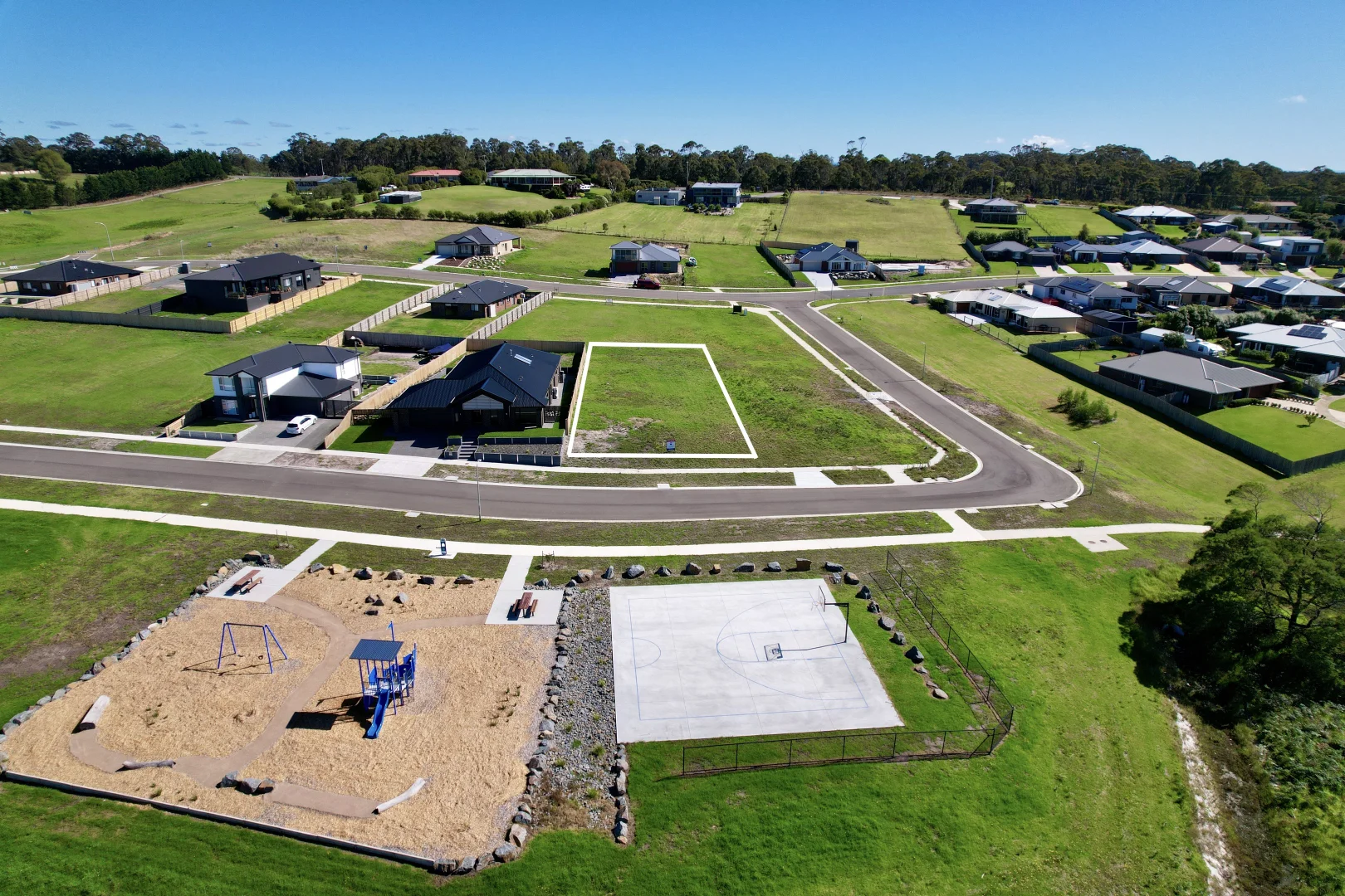 Additional image 2 of 10 Lochard Terrace, Lakes Entrance VIC 3909