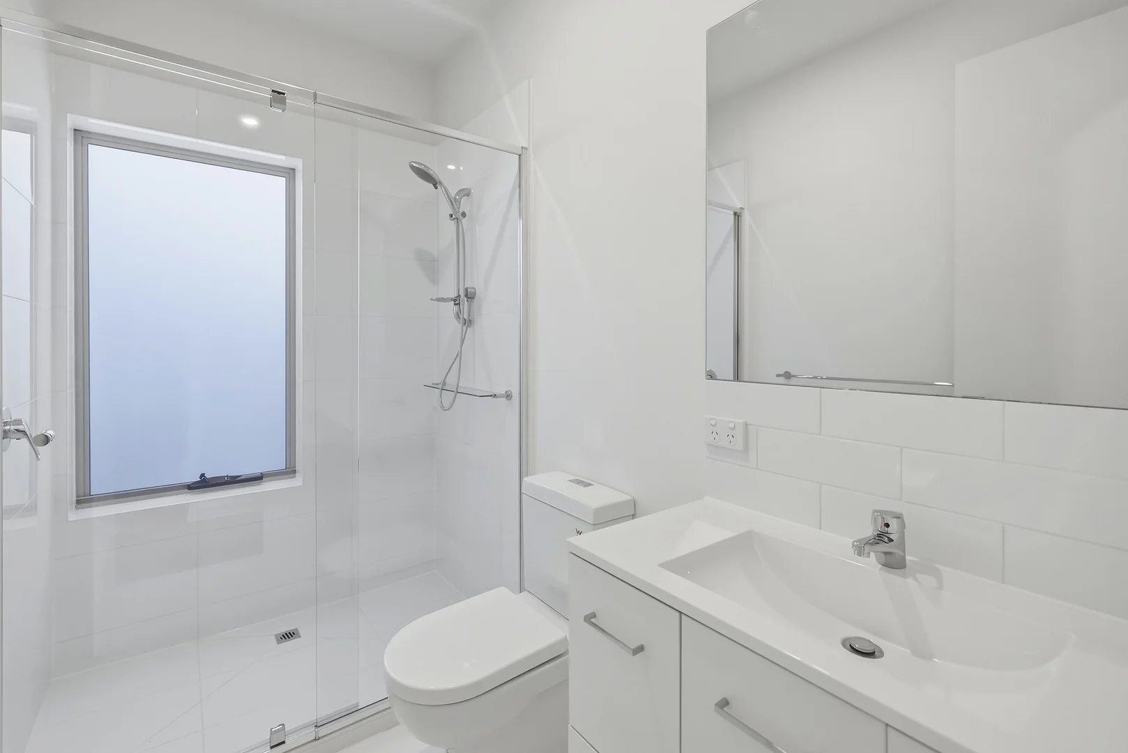 Additional image 11 of 2/10 Garden Place, Romsey VIC 3434