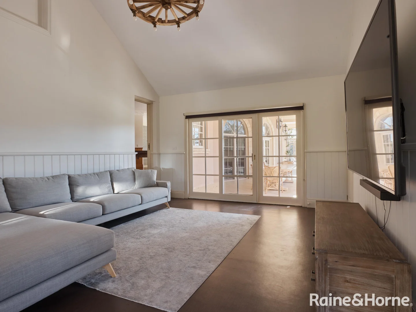 Additional image 23 of F279A Princes Highway 'Chateau Morrow', Burrill Lake NSW 2539