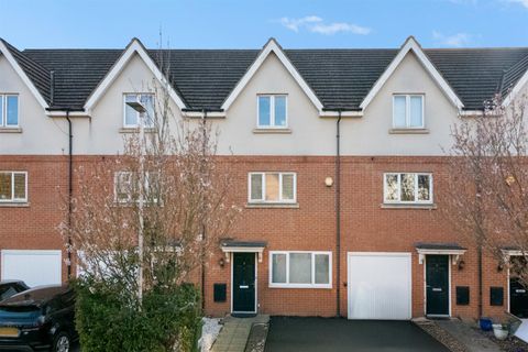 Morris Avenue, Uxbridge UB8