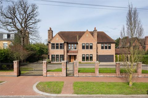Broad Walk, Winchmore Hill, London N21