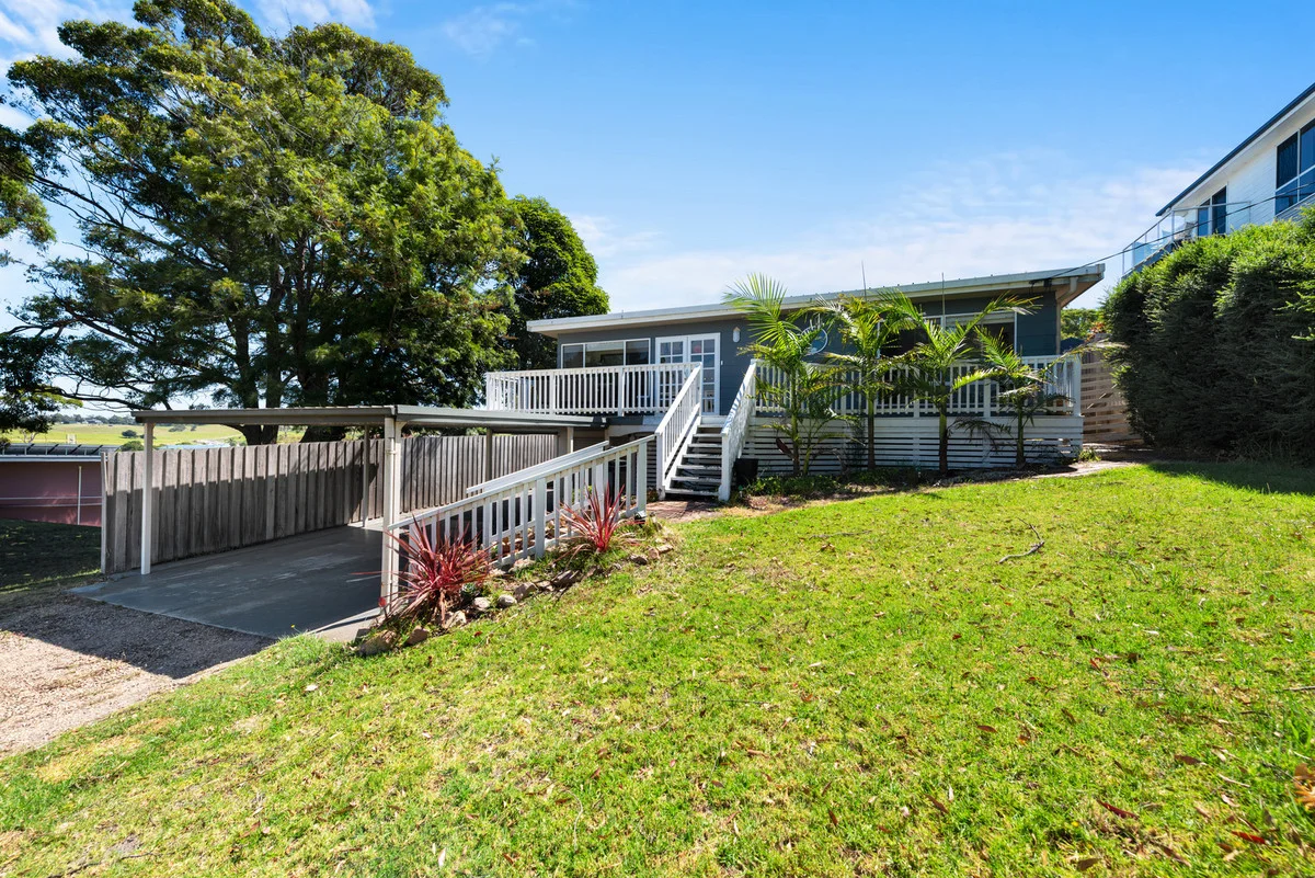 Additional image 33 of 11 Ocean View Parade, Lakes Entrance VIC 3909