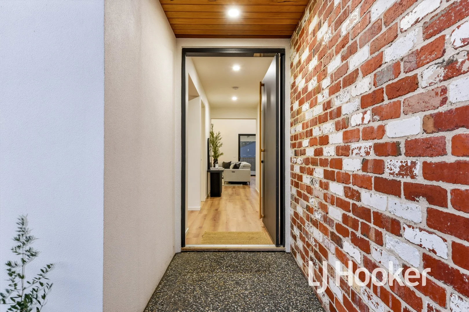 Additional image 2 of 11 Kingston Heath Drive, Drouin VIC 3818