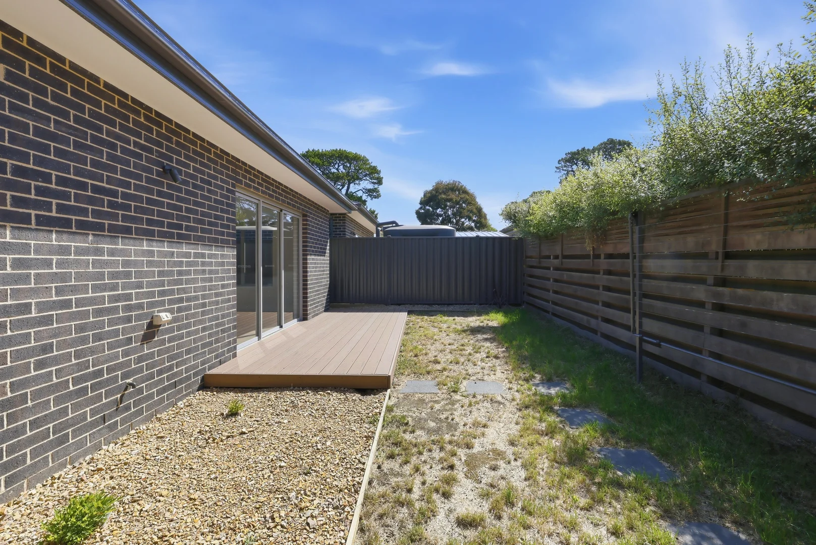 Additional image 17 of 2/10 Garden Place, Romsey VIC 3434