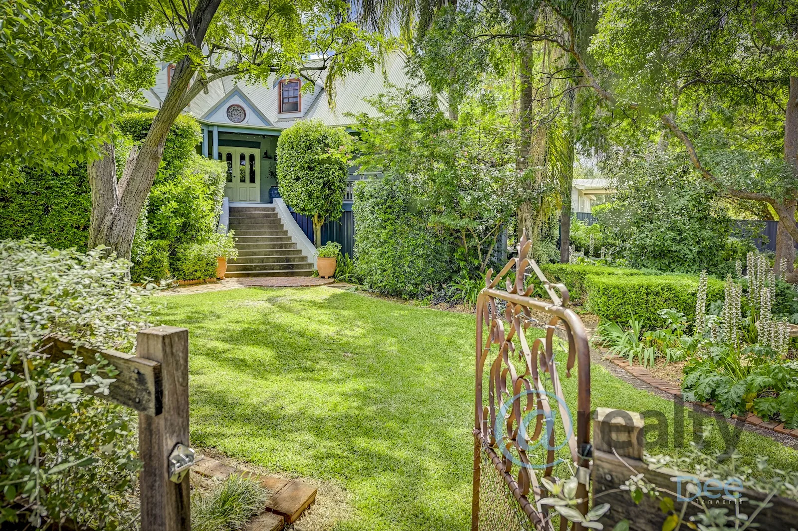 2 Gouldian Way, Tamworth NSW 2340