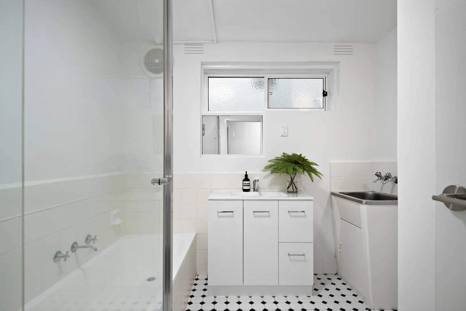 Additional image 8 of 2/208 Tennyson Street, Elwood VIC 3184