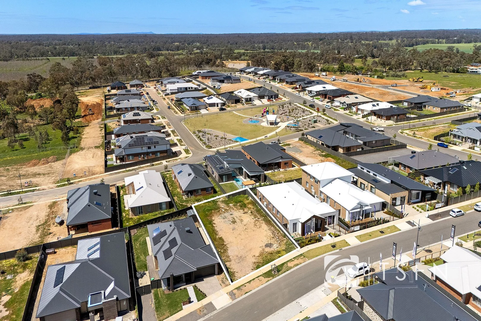 Additional image 2 of 10 NEON CRESCENT, Strathfieldsaye VIC 3551