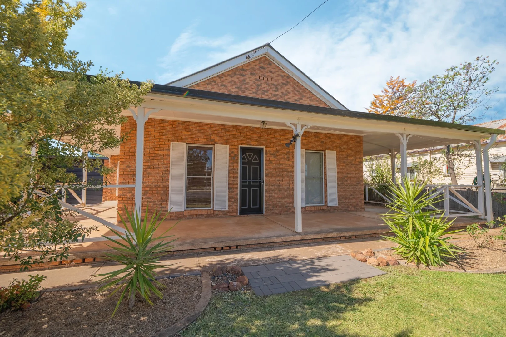 15 Barton Street, Forbes NSW 2871