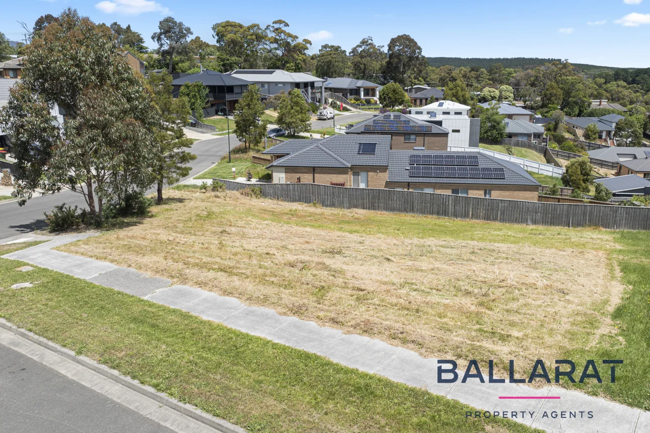 10 Henry Avenue, Mount Clear VIC 3350