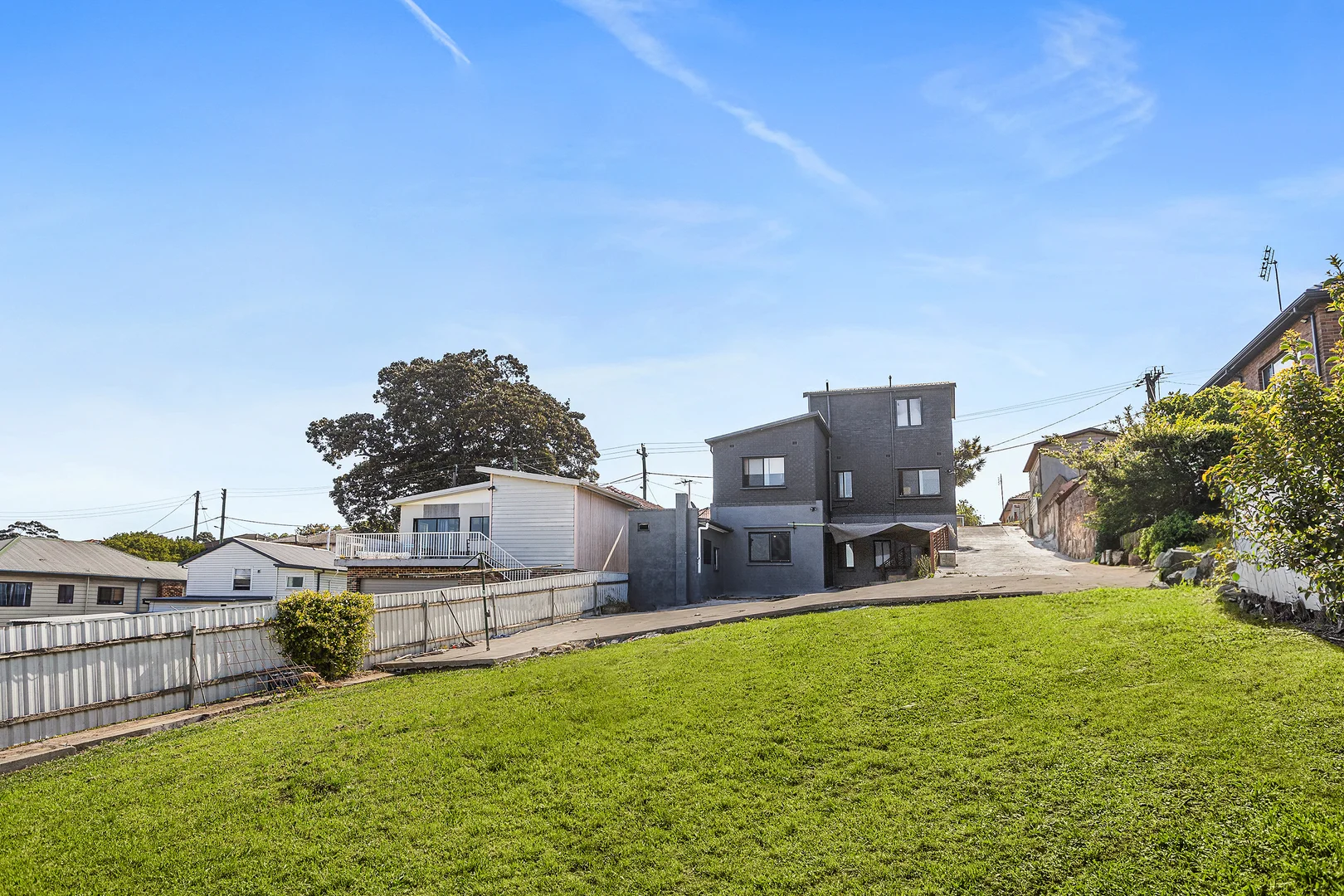 Additional image 2 of 25 Lake Heights Road, Lake Heights NSW 2502