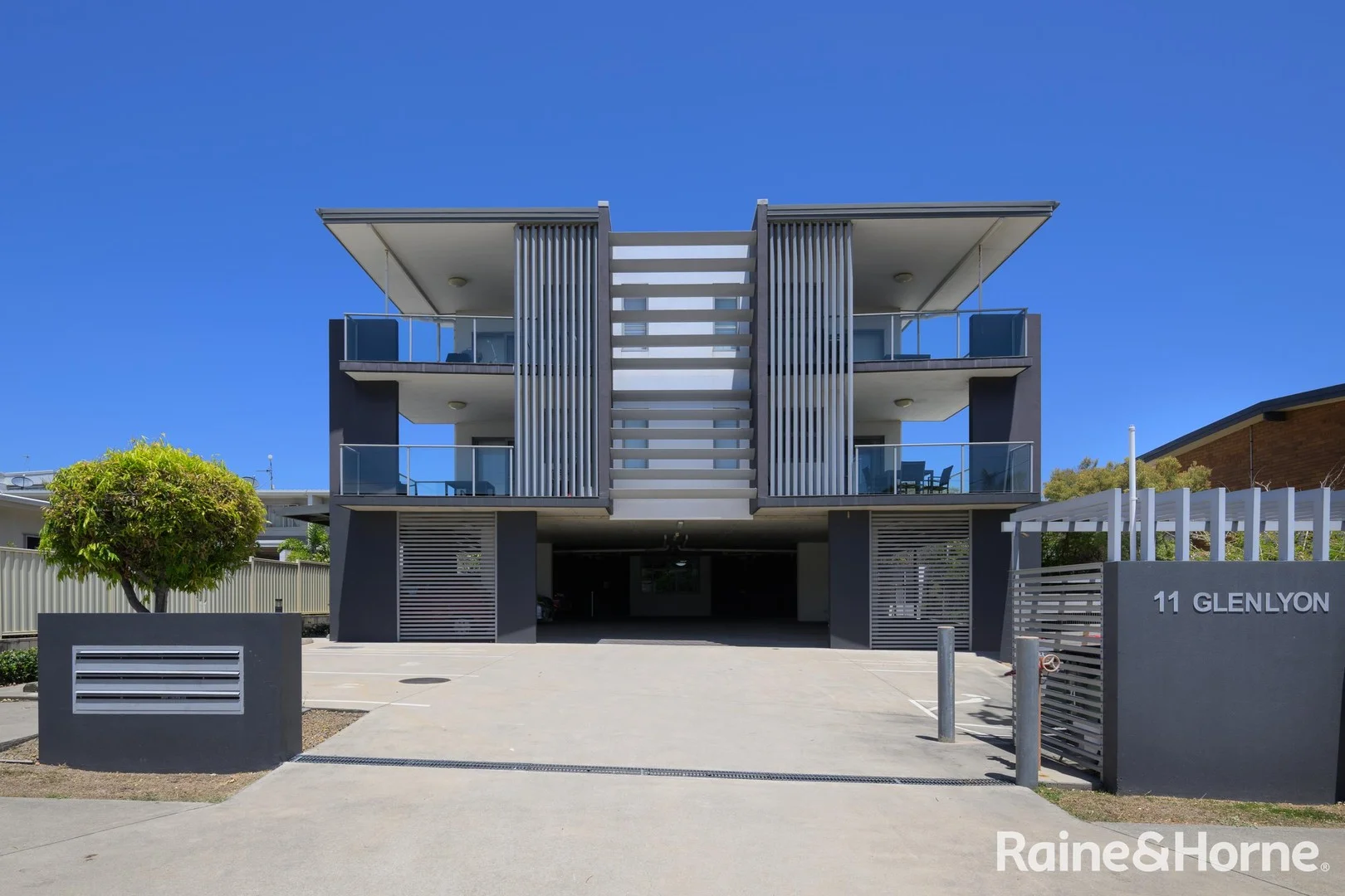 2/11 GLENLYON ST, Gladstone Central QLD 4680