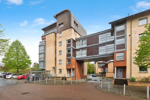Errol Gardens, Glasgow G5