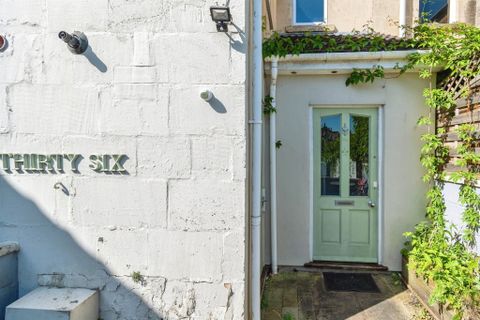 Crandale Road, Bath BA2