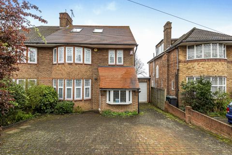 Northiam, London N12