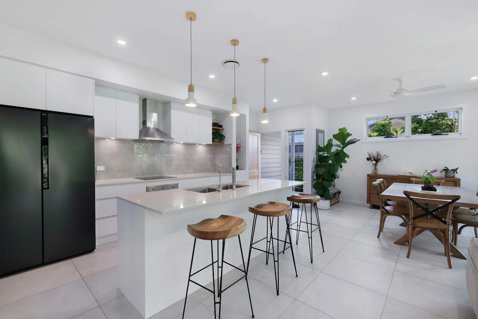 Additional image 8 of 2/19 Killowill Avenue, Paradise Point QLD 4216