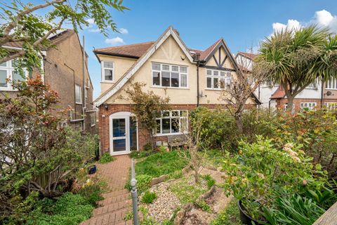Brinklow Crescent, Shooters Hill SE18