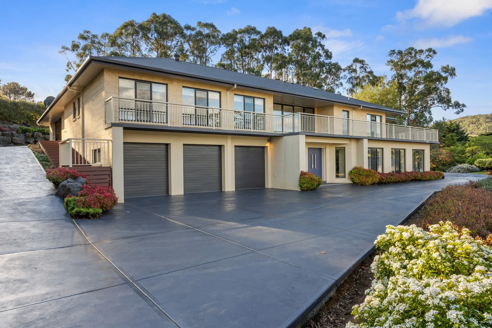 16 Harveys Road, Allambee South VIC 3871