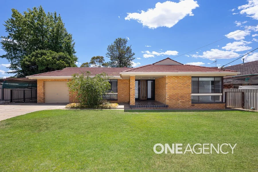 15 JACARANDA DRIVE, Lake Albert NSW 2650
