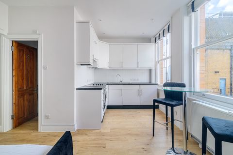 Charing Cross Road, Covent Garden WC2H, Studio to rent
