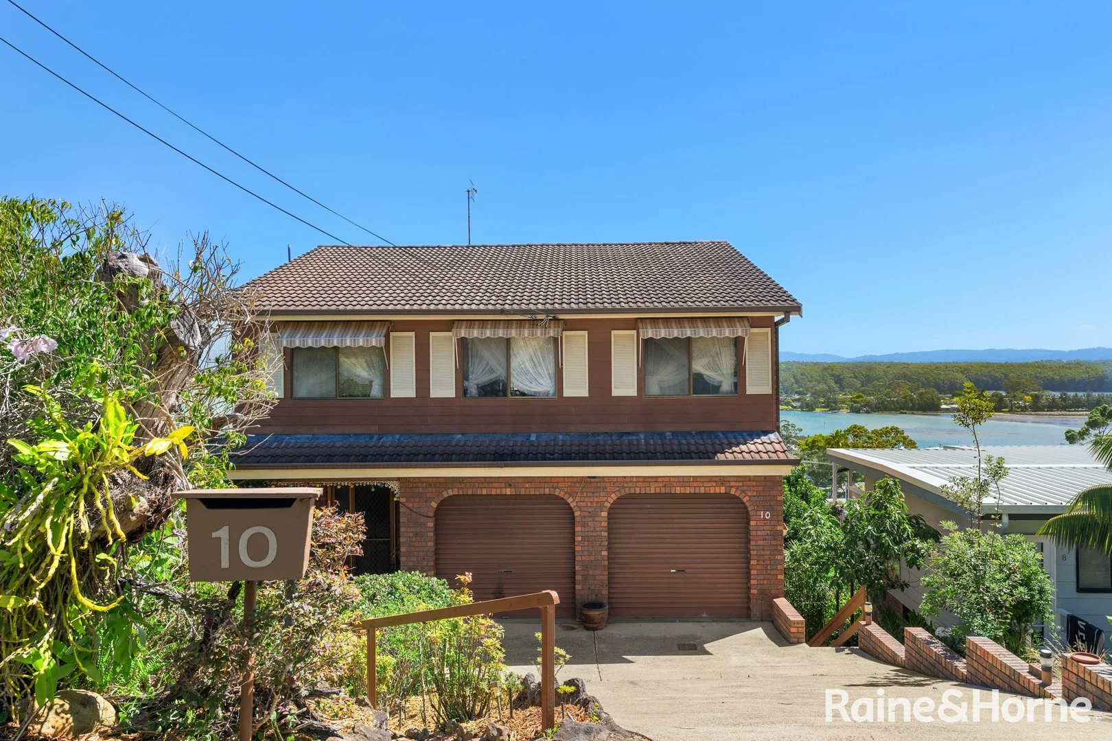 10 Braidwood Avenue, Burrill Lake NSW 2539