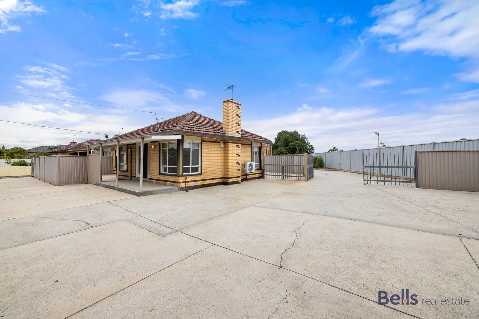 1 & 2/25 Lachlan Road, Sunshine West VIC 3020