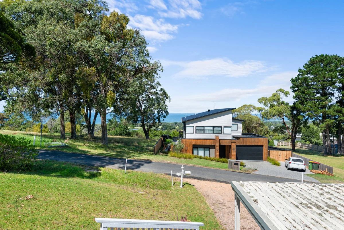 Additional image 25 of 11 Ocean View Parade, Lakes Entrance VIC 3909
