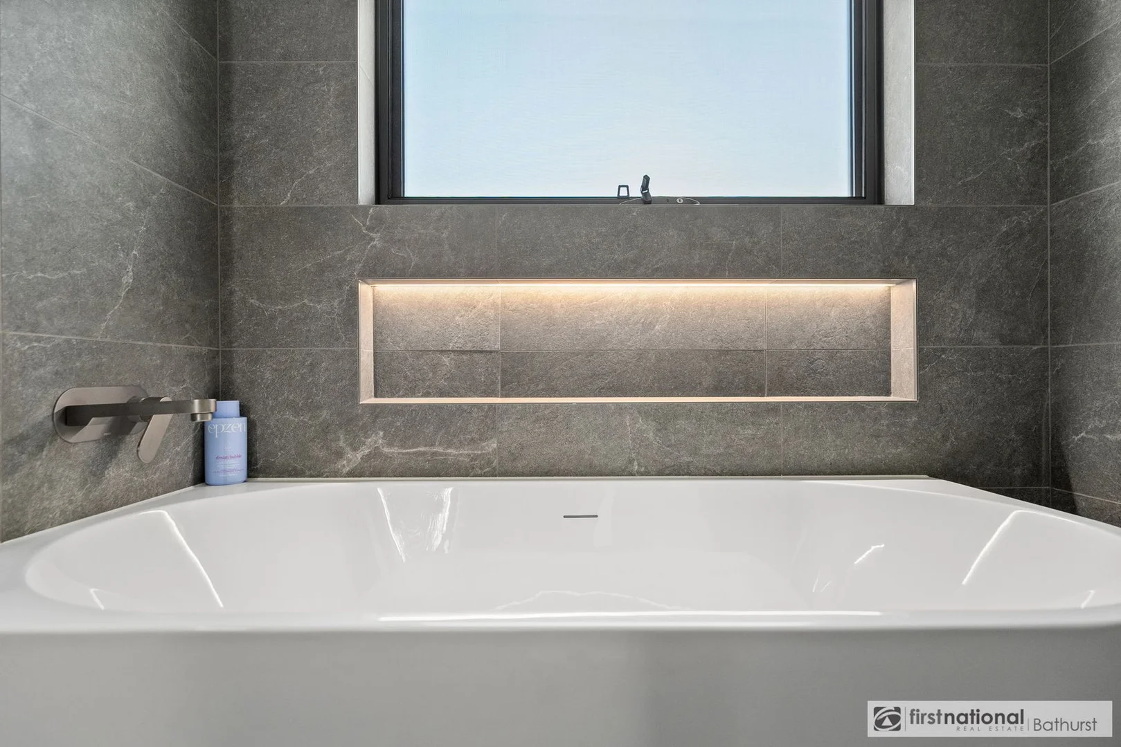 Additional image 16 of 2 Hoynes Circuit, Blayney NSW 2799