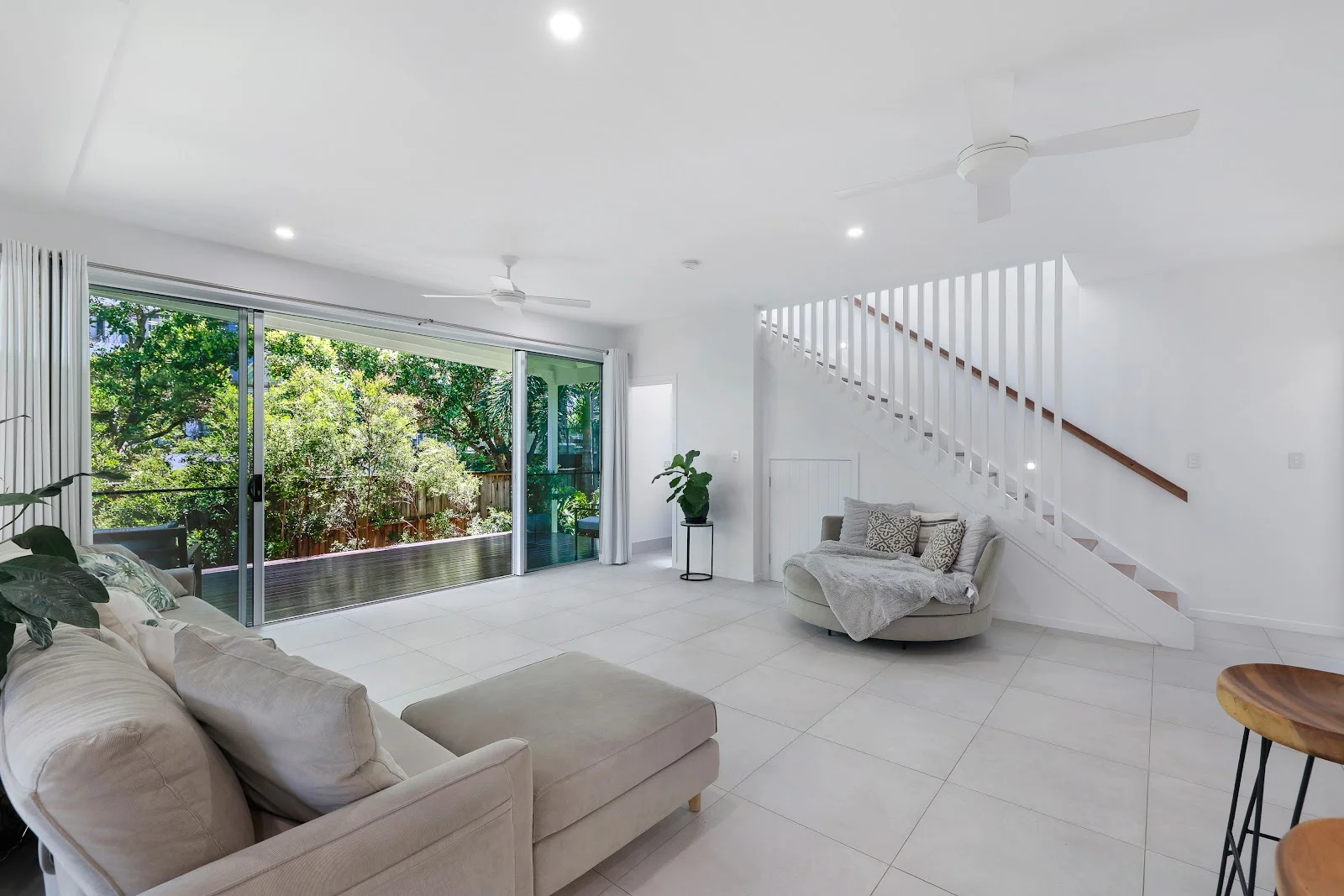 Additional image 10 of 2/19 Killowill Avenue, Paradise Point QLD 4216