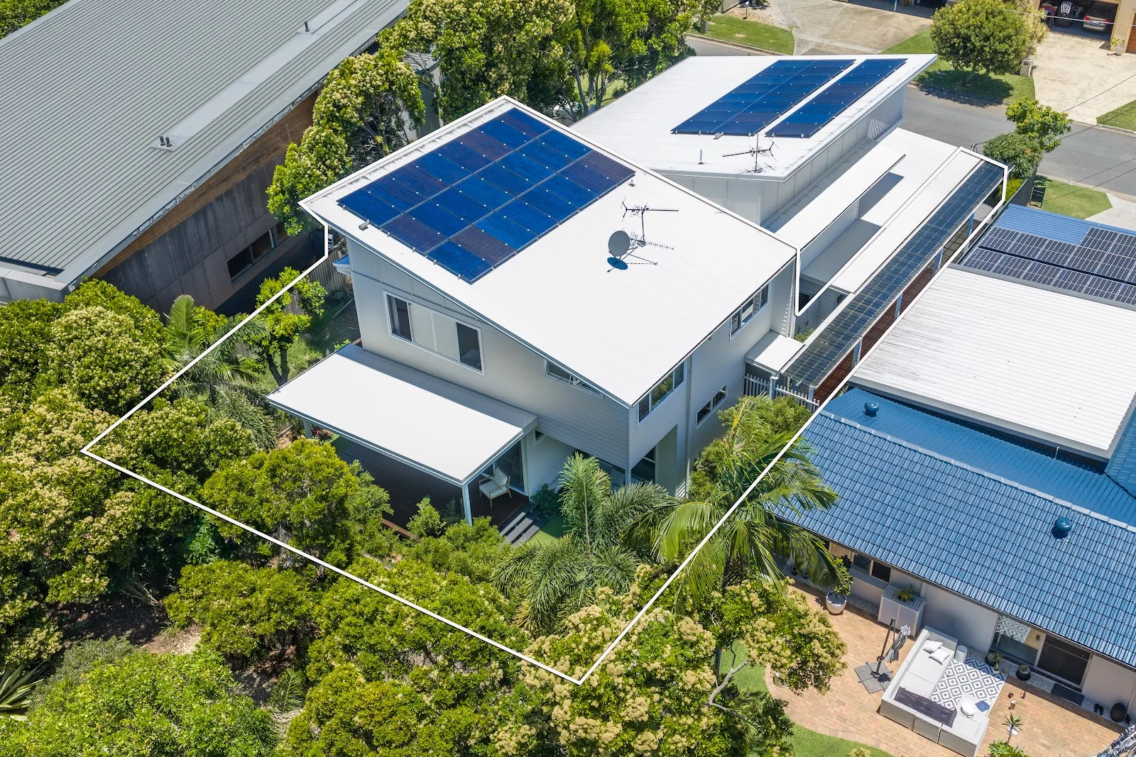 Additional image 24 of 2/19 Killowill Avenue, Paradise Point QLD 4216