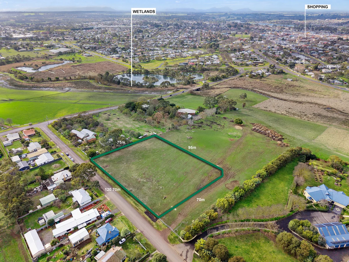 11 Wedge Street, Hamilton VIC 3300