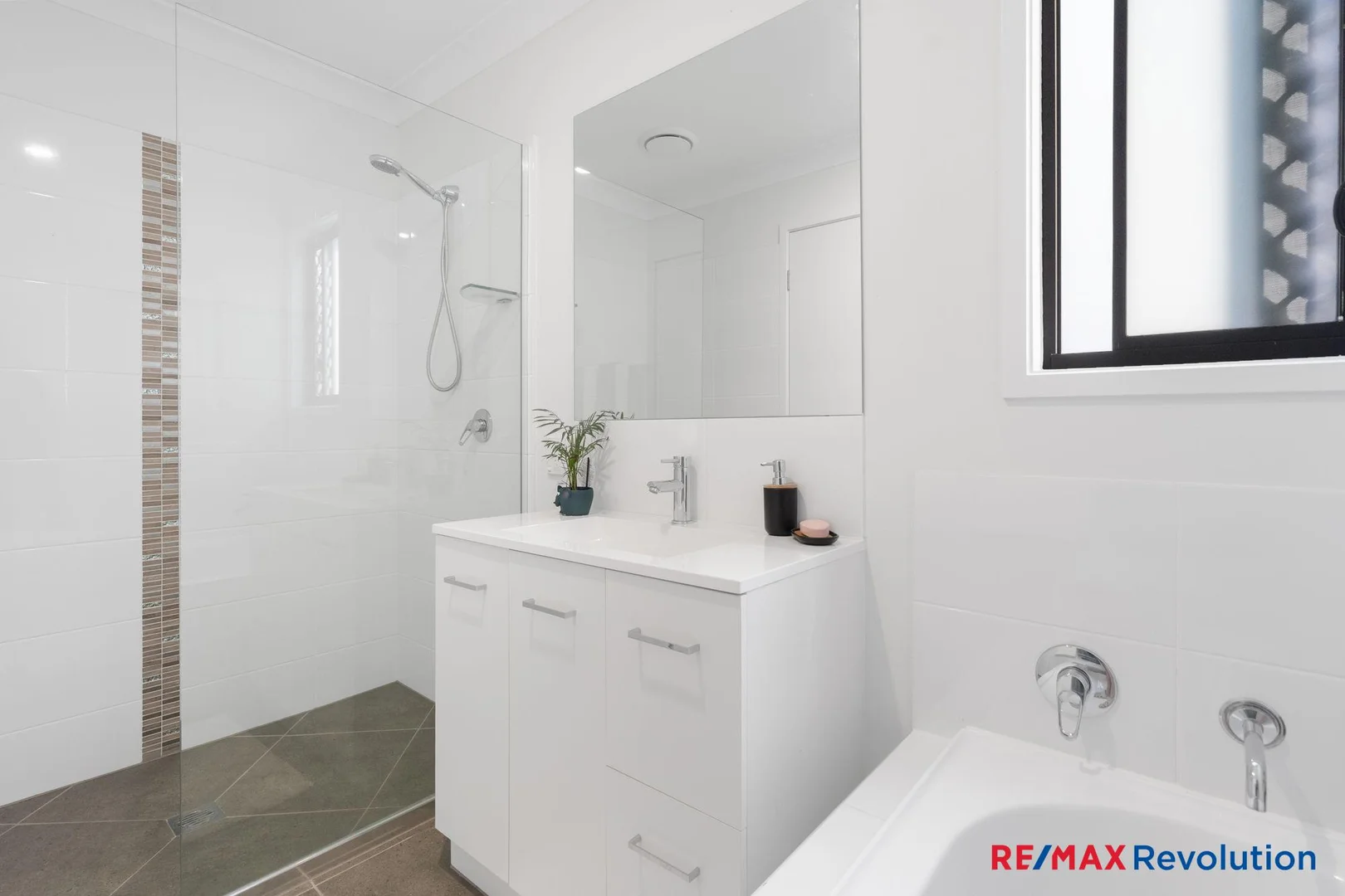 Additional image 16 of 114 Dysart Drive, Holmview QLD 4207