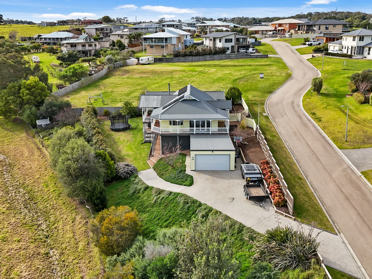 Additional image 33 of 9 Sea-Lakes Close, Lakes Entrance VIC 3909