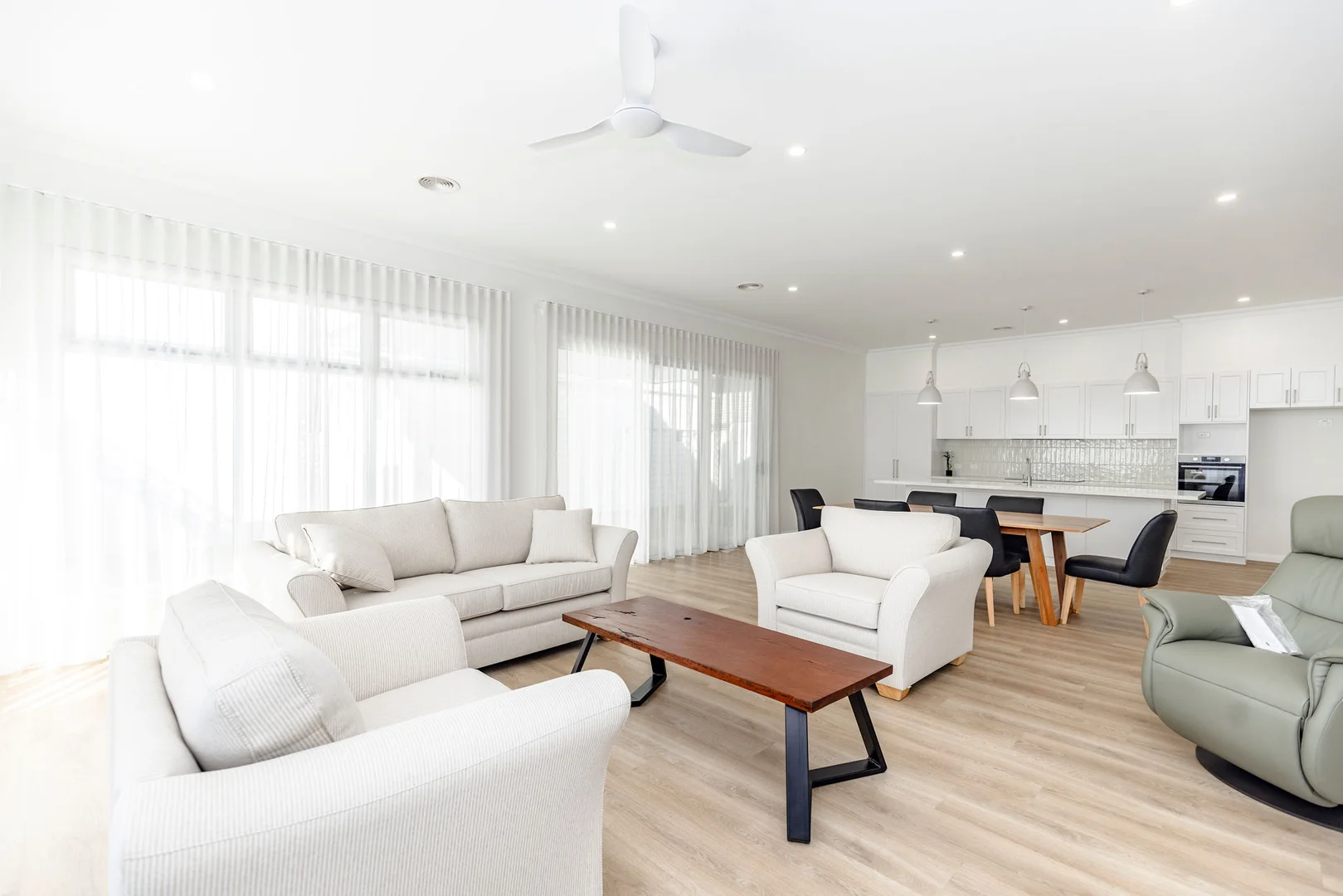 Additional image 3 of 2/13-15 Kimberley Avenue, Swan Hill VIC 3585