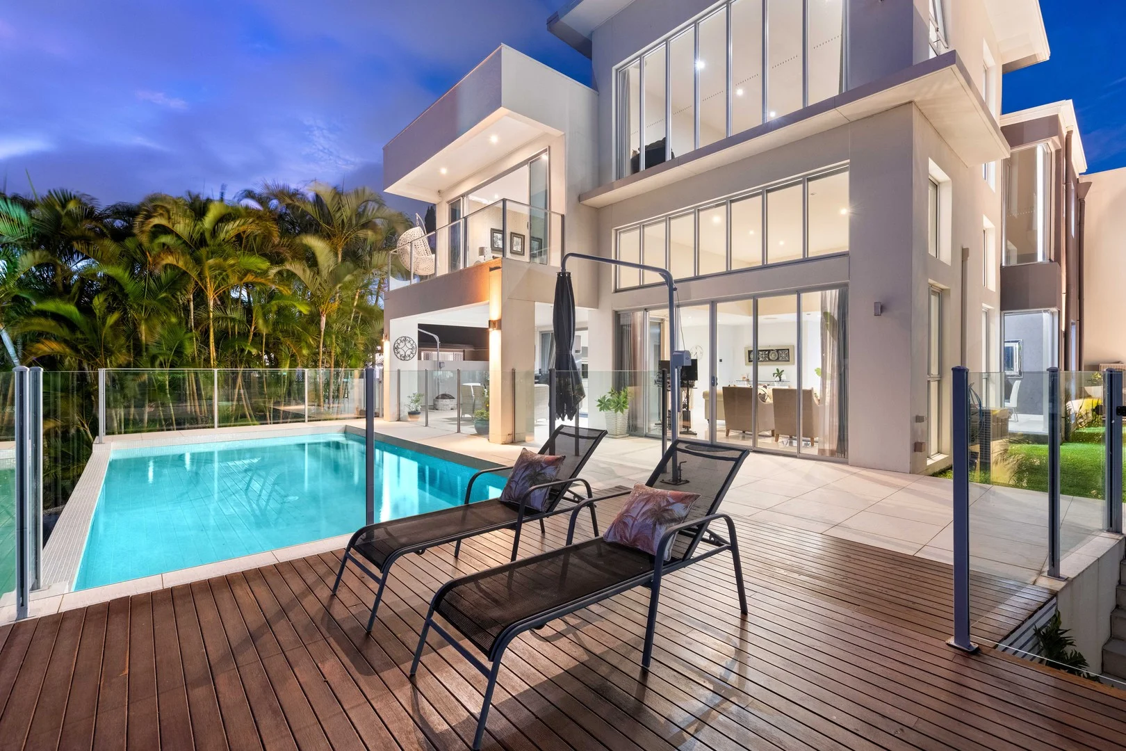 8 Binda Place, Sorrento QLD 4217