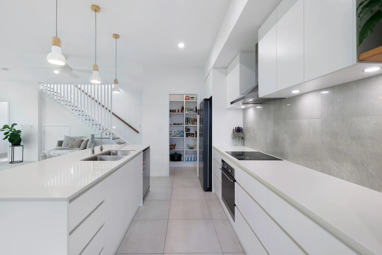 Additional image 6 of 2/19 Killowill Avenue, Paradise Point QLD 4216