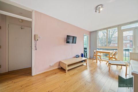 Ashbourne Close, Woodside Park N12, Studio for sale